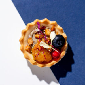 Kacsamáj mousse, birsalma chutney tarte kosár