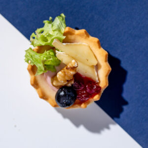 Brie, vörösáfonyás vajkrém tarte
