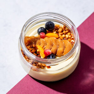 Vaníliás panna cotta, sós karamell, kandírozott mandula (gluténmentes)