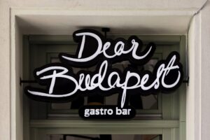 Dear Budapest filozófia