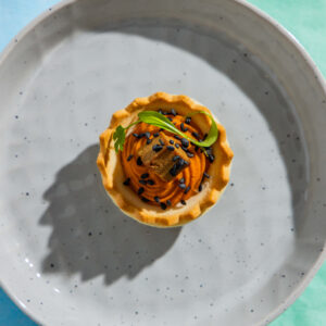 Vegán vöröslencse, tofu tarte kosár