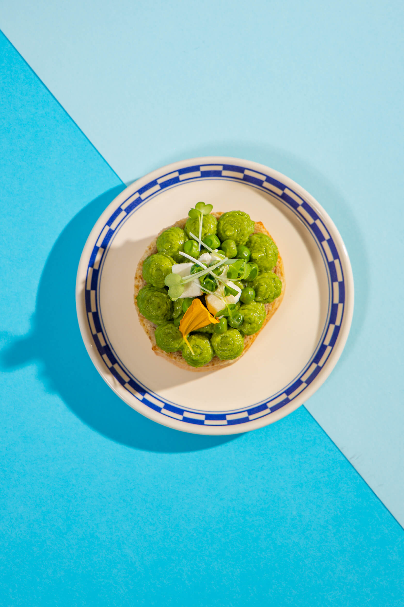 Cream of green peas, marinated feta sandwich 4 Cream of green peas, marinated feta sandwich